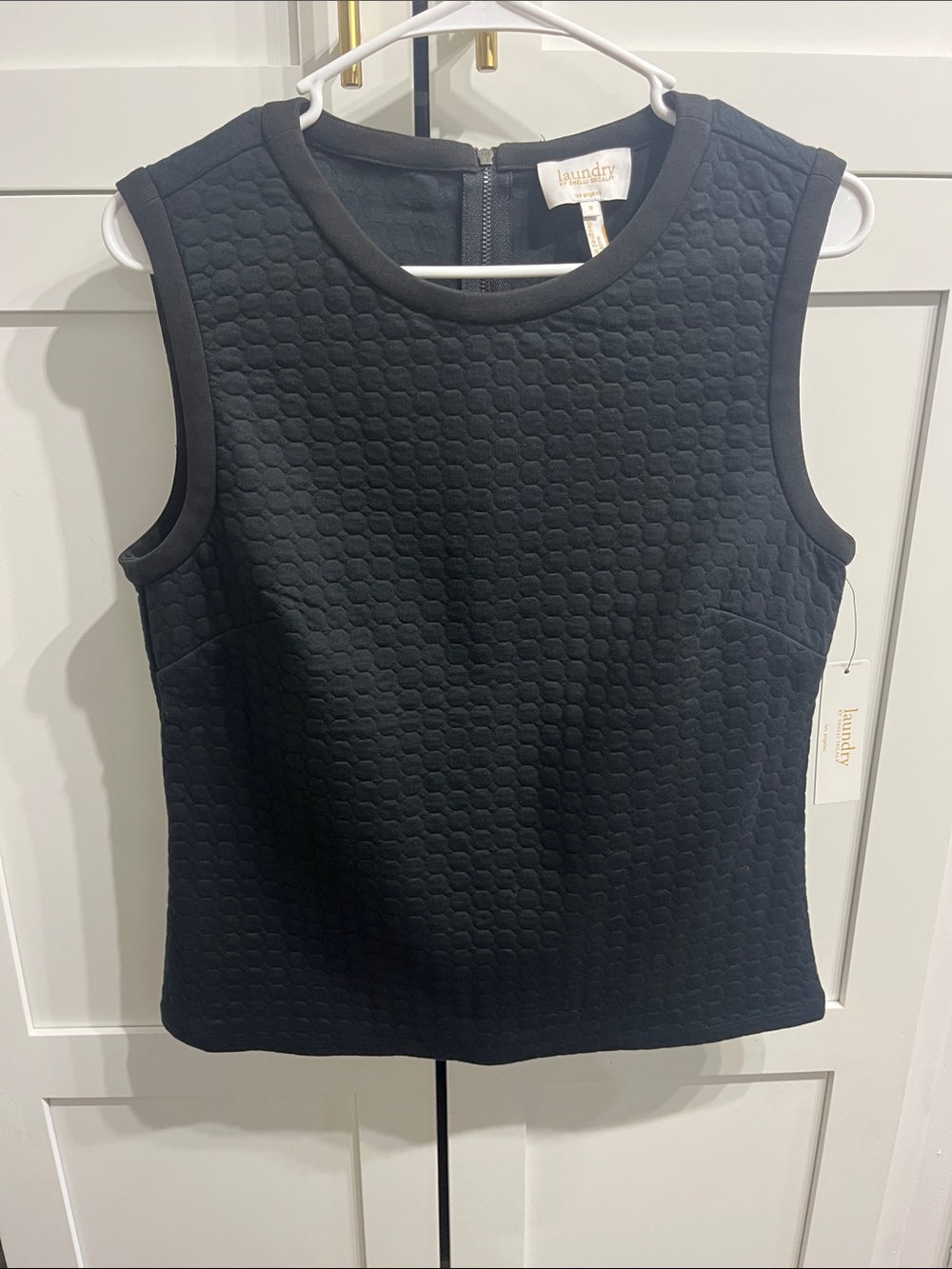 Laundry By Shelli Segal Black Quilted Sleeveless Shirt